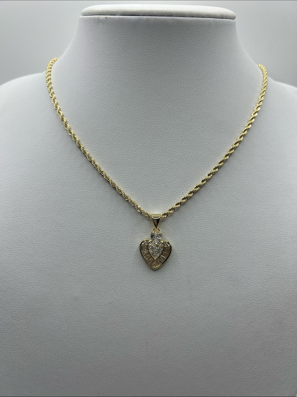 1387. 18k Gold Plated Heart Pendant With Crystal Accents 18k Gold Plated Chain - Picture 1 of 10